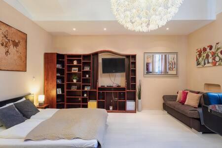 Charming Flat In The Center Apartment Budapest Bagian luar foto