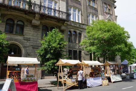 Charming Flat In The Center Apartment Budapest Bagian luar foto