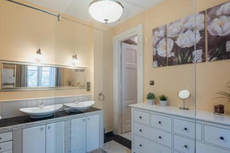 Charming Flat In The Center Apartment Budapest Bagian luar foto